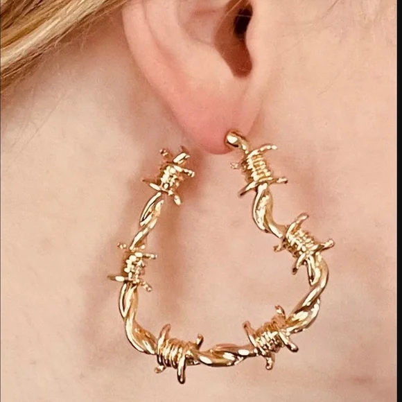 Heart Wire Hoop Earrings M487 - Picture 2 of 4